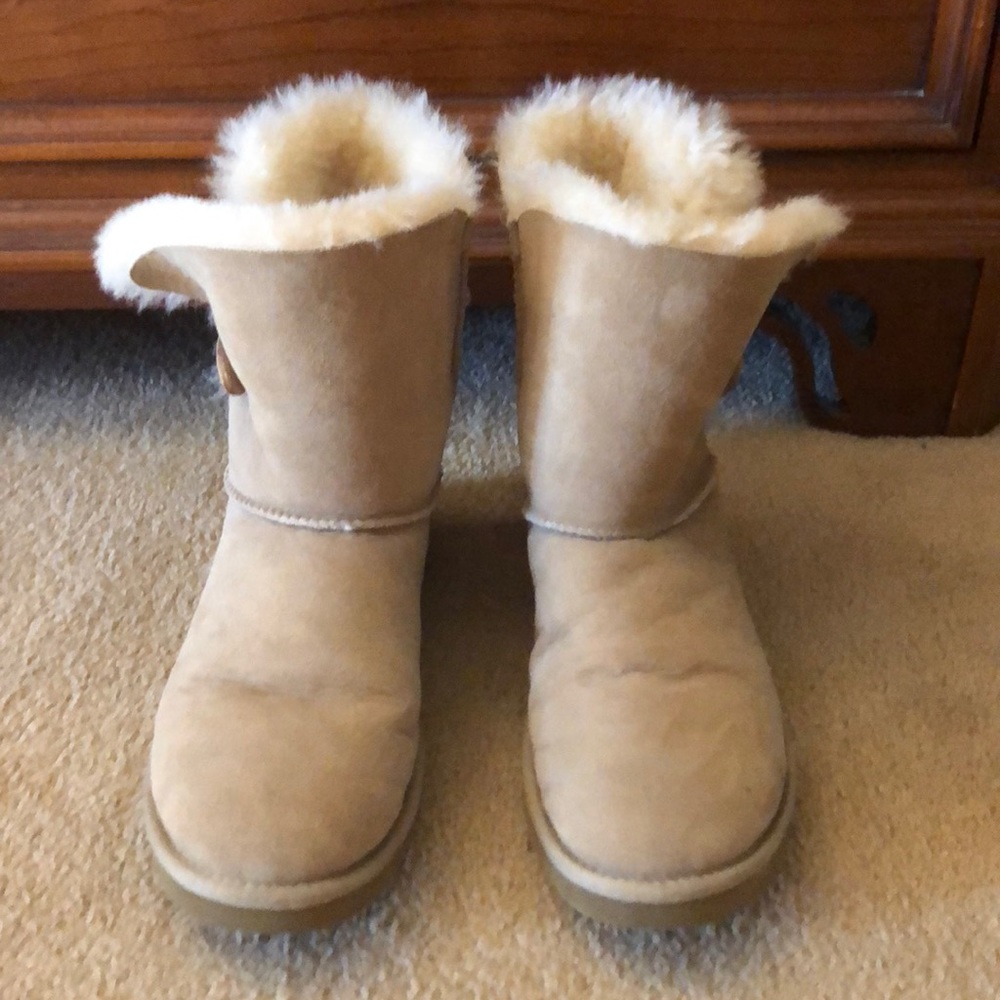 Ugg Bailey buttons